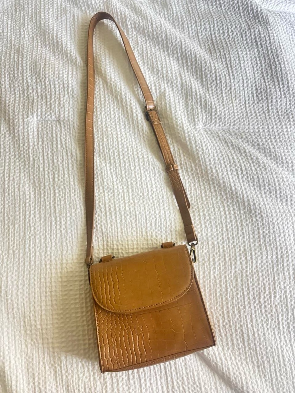 Tan Croc-Embossed Crossbody Bag with Adjustable Strap